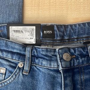 Hugo Boss Tabar Italian Denim Relaxed Fit Taper Cut Zipper Jeans - 33x34